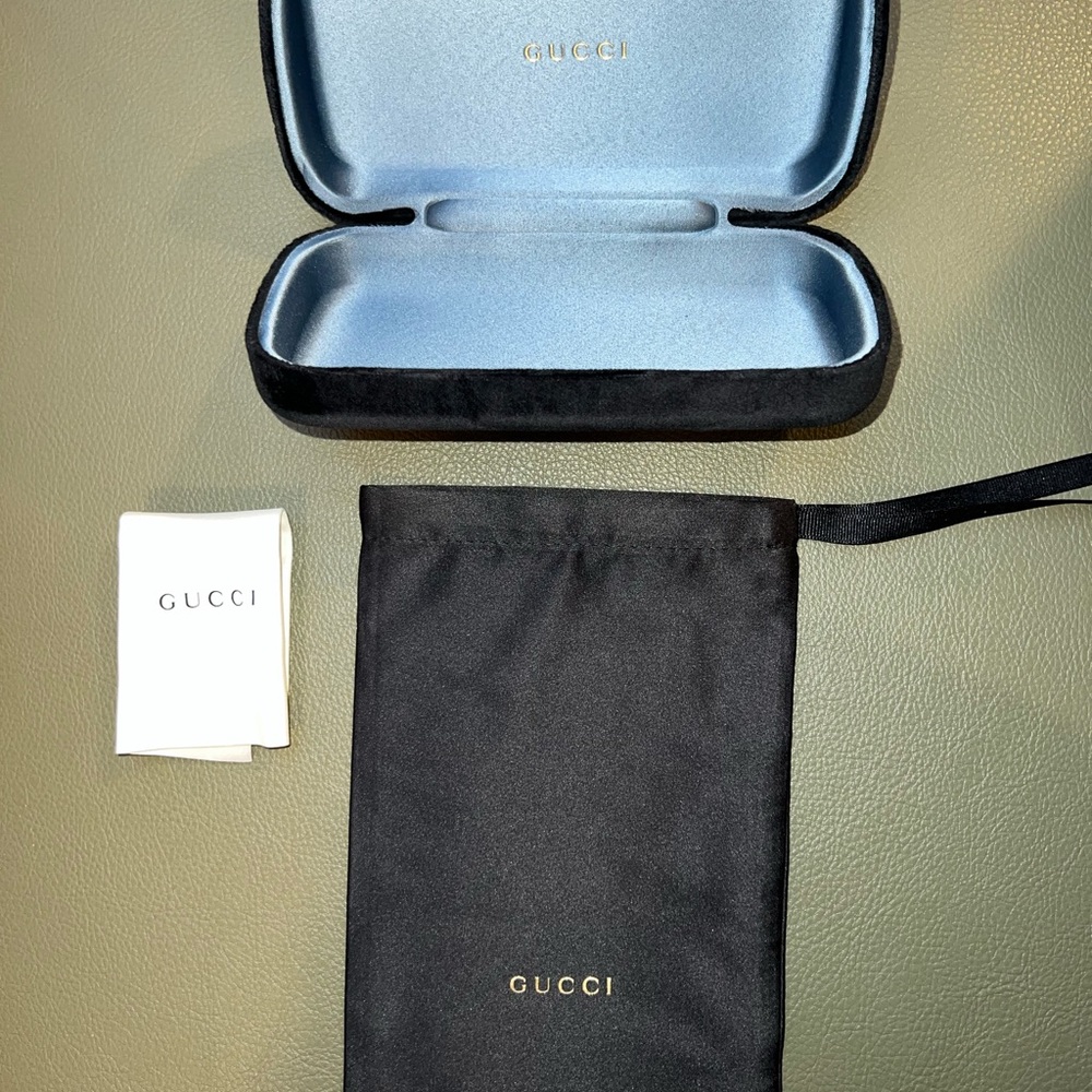 Gucci Black Exterior Eyewear Case with Light Blue Interior and Gold Logo - Picture 2 of 2